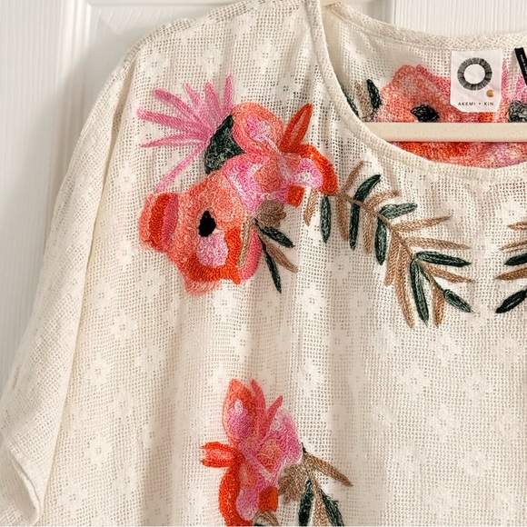 Anthropologie Akemi & Kin Chic Floral Embroidered Tunic Poncho - Picture 12 of 15